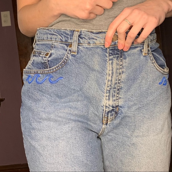 Vintage Light Wash Mom Jeans Hand Painted - Picture 6 of 7